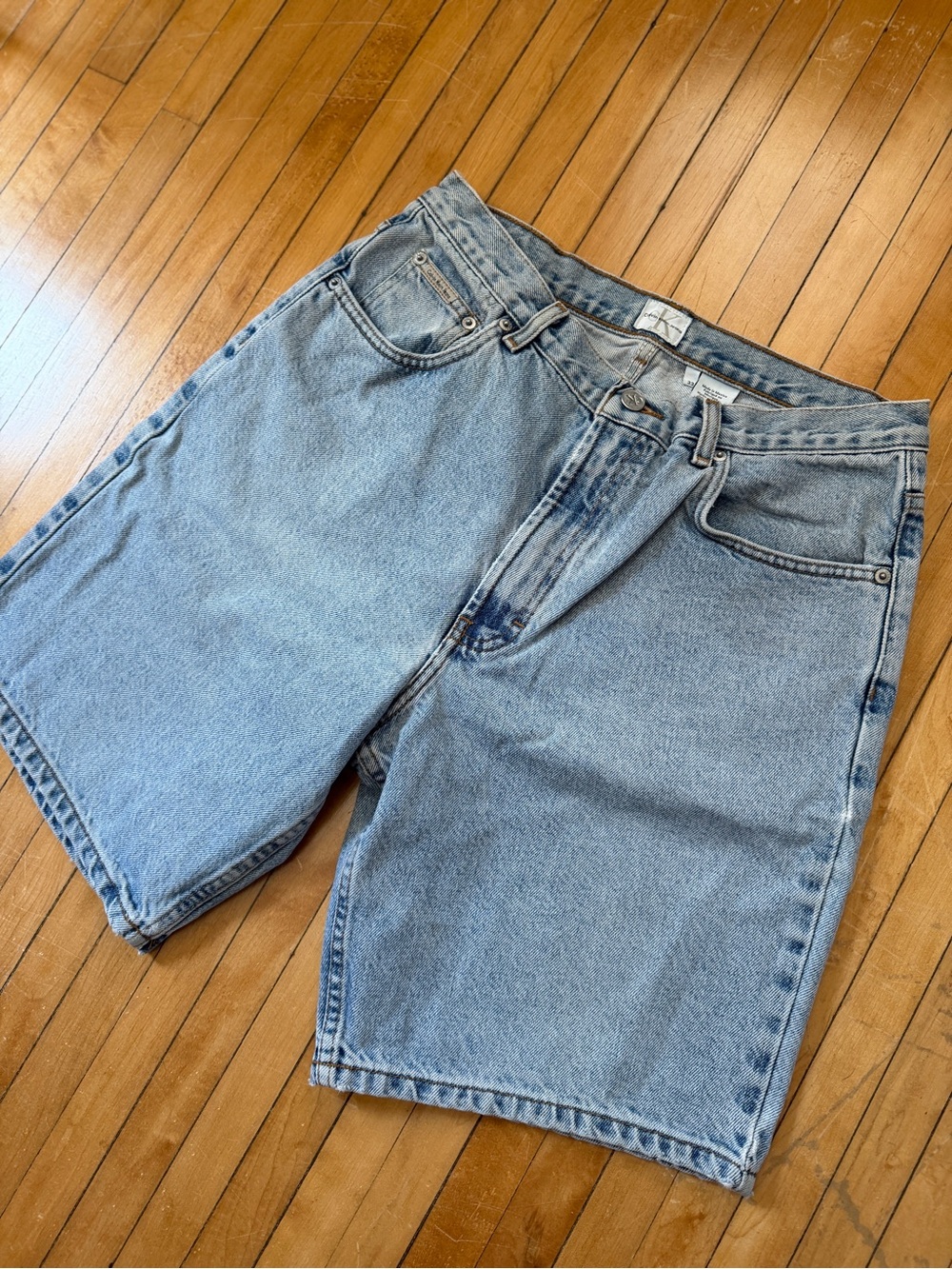 Vintage 90s Calvin Klein Light Wash Jean Shorts Jorts Leather Patch Mens Sz. 33 - Picture 2 of 9